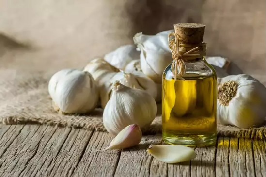 Unlock Hair Growth With Garlic: A Guide For Black Women To Healthier, Fuller Natural Hair